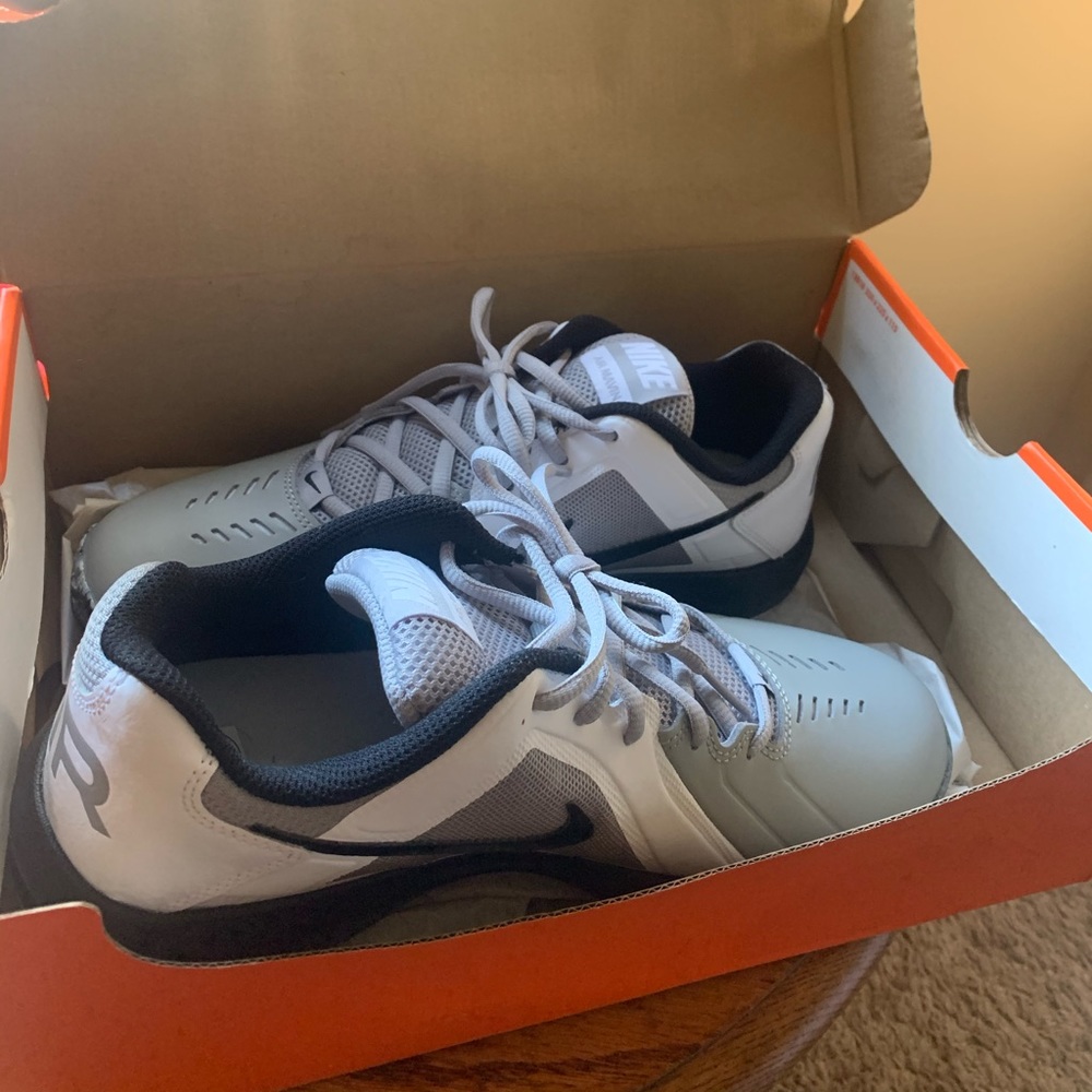 Brand new Nike shoe never worn
